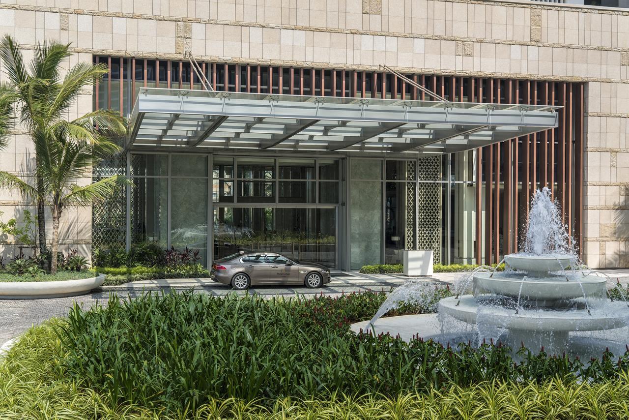 Shangri-La كولمبو المظهر الخارجي الصورة The entrance of the Ritz-Carlton, Marina Beach, Chennai